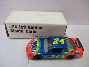 1995 Revell Jeff Gordon Dupont Monte Carlo 1/24 Lot 1