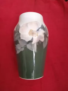 Royal Copenhagen * Vase 645 / 88B * Wildrose * weiß-grün * 14 cm * Dänemark Bing - Bild 1 von 4