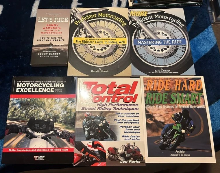 Lote de 6 libros de motocicletas cómo practicar técnicas de conducción deportiva de motociclismo competentes Foto 1 de 1