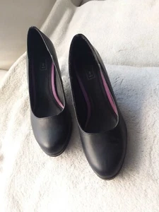 Klassische schwarze, neuwertige Pumps, Gr.38 mit kleinem Plateau - Bild 1 von 5