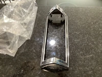 Nos 1977-1979 Ford Thunderbird RH Front Parking Lamp Bezel - Image 1 of 4