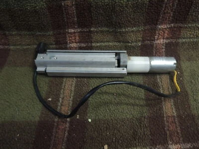 Motor de cinturón de seguridad Daewoo Allied Signal 2999700-01 Buick Park Avenue reposacabezas motor Foto 1 de 3