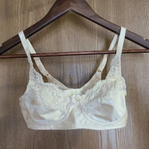 NWT Amoena Nadia Lace Mastectomy Bra Pearl Beige 2137 Size 32A - Picture 1 of 8