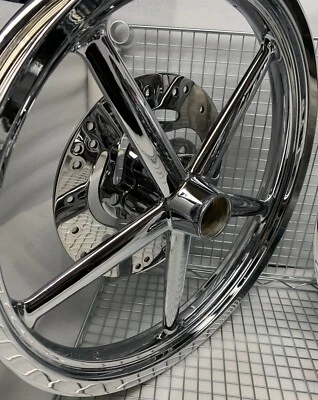 Harley Rocker 2008 - 11 RIM CHROME 前原始设备制造商车轮和转子软尾更换 — 第 1/4 张图片