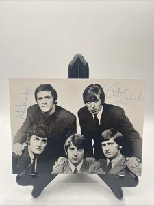 The Moody Blues Photograph Signed 6.25” X 8.25” Signed By All - Picture 1 of 5
