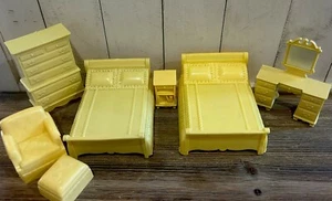 MARX Vintage Dollhouse Yellow Bedroom Furniture Set Double Bed Plastic - Picture 1 of 3