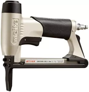 Pistola de aire con grapa de tapicería calibre 22 MT7116LN 3/8"" corona de grapa nariz larga - Imagen 1 de 1