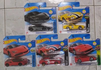 Lotto 5 Hot Wheels Ferrari 2025 F40, SF90 Stradale, 365 GTB4  Competizione 1:64 - Immagine 1 di 2