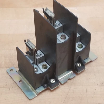 Portafusibles Cuadrado D 40566-028-51, 3 Postes, Conjunto Base, 100A - USADO Foto 1 de 4