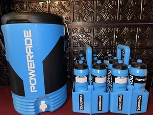 Iglu Powerade 5 Gallonen blau Spender mit 12 32 Unzen Quetschflaschen 2 Halter NEU - Bild 1 von 12