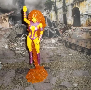 DC DIRECT  COLLECTIBLES  NEW TEEN TITANS  SERIES  STARFIRE  FIGURE - Foto 1 di 2