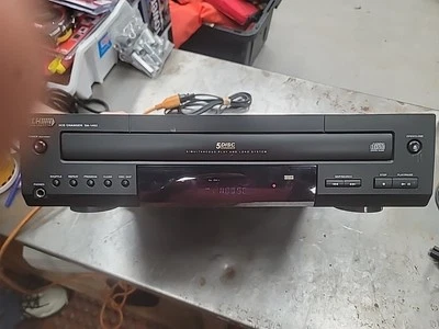 KLH DA1402 5 Disc CD Changer Simultaneous Play and Load System - Image 1 of 3