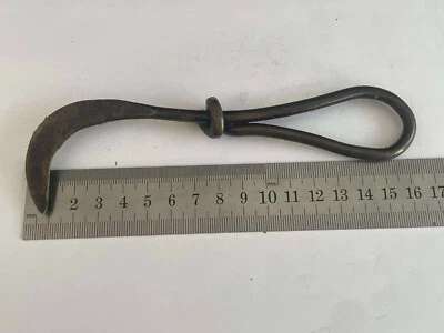 COUTEAU ANCIEN / OUTILS ART POPULAIRE SERPETTE EN FER FORGÉ - Photo 1/4