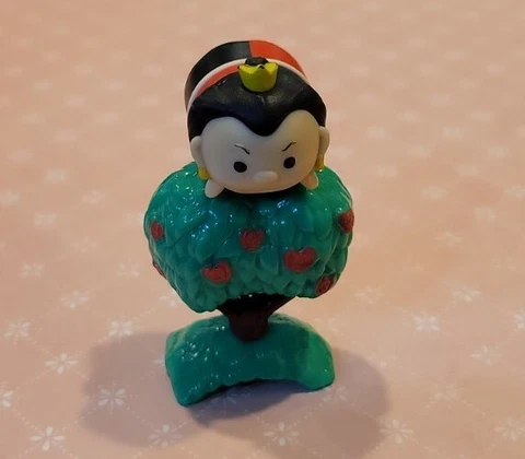 Disney Vinyl Tsum Tsum QUEEN OF HEARTS Mystery Pack Series 2 Figure Cover