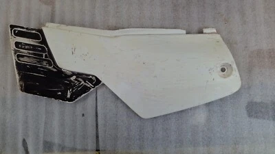 1990 Yamaha RT180 RT 180 tampa lateral esquerda / painel / placa de matrícula - Imagem 1 de 4