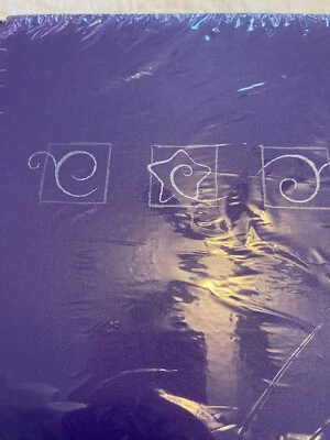 Álbum de recortes Creative Memories 7x7 púrpura 12 páginas SilverFoil, diseño de desplazamiento. Foto 1 de 4