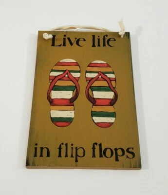 Letrero de chanclas Live Life In madera playa vacaciones verano piscina arena vacaciones Foto 1 de 4