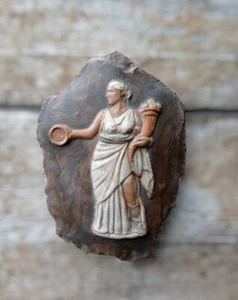 DEA FORTUNA TERRACOTTA REPERTO NON ANTICA APPENDE MURARE GELO OK 18x12 circa - Foto 1 di 5