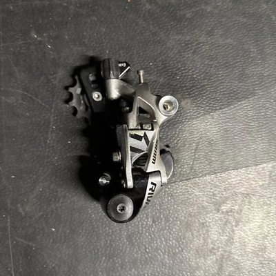 Desviador trasero SRAM Rival 1 tipo 3 1x11 velocidades, jaula larga Foto 1 de 4