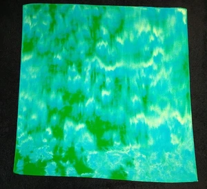 *BOGO* Bandana Tie Dye por gravedad inversa verde, azul y crema - Imagen 1 de 1