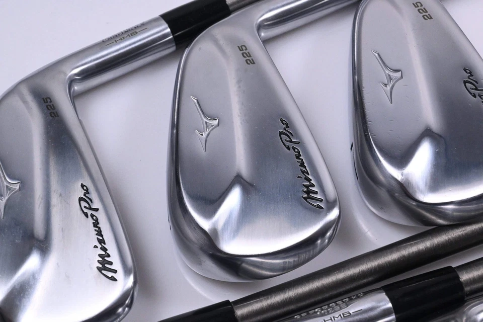 Mizuno Pro 225 Irons / 5-PW+GW / Regular Flex Aerotech Steelfiber i95 Shafts - Image 1 of 4