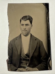 Hübscher Mann sehr klares Bild antik 1870er Jahre Farbfoto Anzug Weste - Bild 1 von 10
