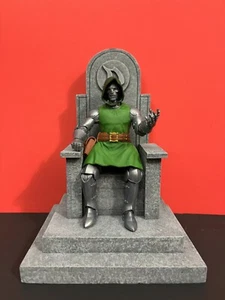 Doctor Doom Thron Marvel Legends Mezco im Maßstab 1:12 - Bild 1 von 6