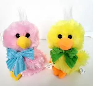 Target Plush Chicks Easter Animal LOT of 2 Bird Toys 17cm Pink Yellow Bows Ducks - Bild 1 von 7