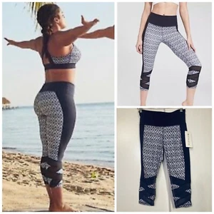 Athleta Printed Mantra Capri Fitted Crisscrossed Size Small Petite NEW! - Picture 1 of 11