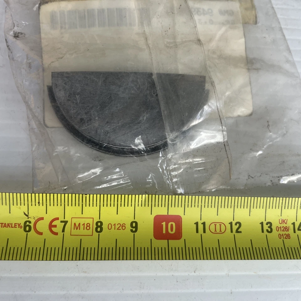 8943996050 Genuine Isuzu Cylinder Head Plug semi circular Rubber Seal Gasket - Image 1 of 3