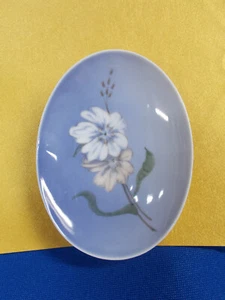 LOVELY ROYAL COPENHAGEN OVAL TRINKET DISH MADE IN DENMARK 10 1/2 cm W VGC # 128 - Picture 1 of 8
