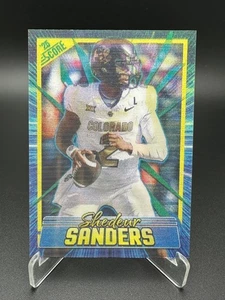 2025 Panini Score NFL - Dynamics Shedeur Sanders #8 RC Holo Case Hit SSP Browns - Bild 1 von 3