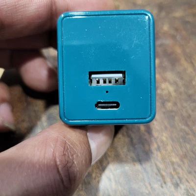 Cargador de pared doble USB y USB-C 3,1 amperios Foto 1 de 4