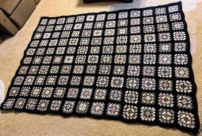 Nuevo Hecho a Mano Ganchillo 70x91" XL Tiro Afgano Gris Taupe Neutro Abuelita Cuadrados Foto 1 de 4