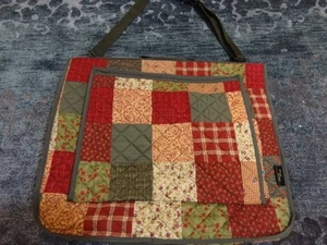 Donna Sharp Quilted Garment Bag red and green christmas pattern - Picture 1 of 9