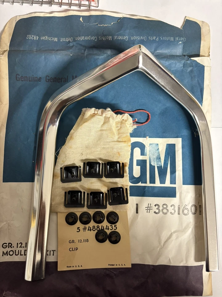 CHEVY CHEVROLET IMPALA BEL AIR COVE MOLDURA LH 1963 NUEVO DE STOCK, CON HERRAJES GM Foto 1 de 4