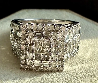 Anillo de compromiso de boda con racimo de diamantes de oro blanco de 10 k 3,36 CTW, tamaño 7, 8,6 g Foto 1 de 4