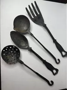 Set utensili vintage in ghisa con errore di ortografia Taiman invece di Taiwan - Foto 1 di 10