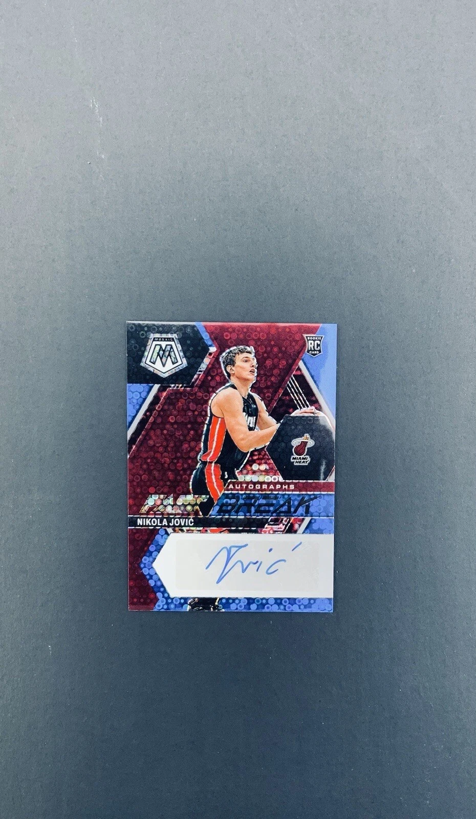2022-23 Panini Mosaic Fast Break Prizm Nikola Jovic blue 15/25 rookie auto