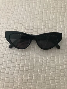 STERN MCCARTNEY BRILLE CAT EYE FALABELLA FARBE SCHWARZ AUS ACETAT UND VEGANEM LEDER - Bild 1 von 9