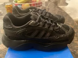 Nuove scarpe da ginnastica Adidas Originals Ozzillen El per bambini nere nere taglia 2 - Foto 1 di 10