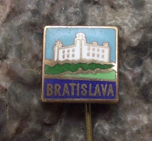 Vintage Bratislava Castle Slovakia Capital City Travel Souvenier Pin Badge - Picture 1 of 4