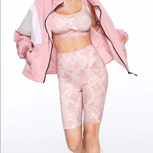Victoria's Secret PINK High Waist Cotton Bike Short Chalk Rose Snake Print M NEU - Bild 1 von 3