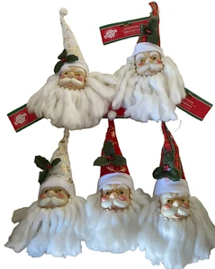 Juego de 5 adornos de árbol de Navidad cara de papá Noel casa de Navidad nuevos - Imagen 1 de 9