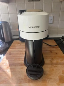 Nespresso Kaffeemaschine - Modernes Schwarz-Weiß Design - Bild 1 von 5