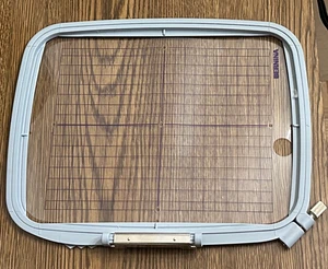 Genuine Bernina Medium Embroidery Hoop 004 402-(9x7) - Picture 1 of 8