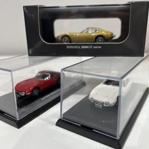 Coche diecast Toyota 2000GT (blanco, rojo, dorado) - Juego de 3 - Imagen 1 de 11