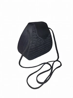 Mini cartera cruzada de tela de lona negra 57/8" × 51/2"  Foto 1 de 4