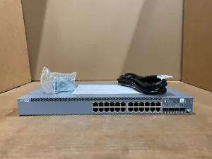 Juniper EX2300-24T 24-Port L3 SFP+ geprüfter Ethernet Netzwerk Switch mit Rack Ohren - Bild 1 von 3