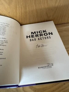 Mick Herron SIGNED Book Bad Actors 2022 1st Edition 1st Printing ID122 - Imagen 1 de 5